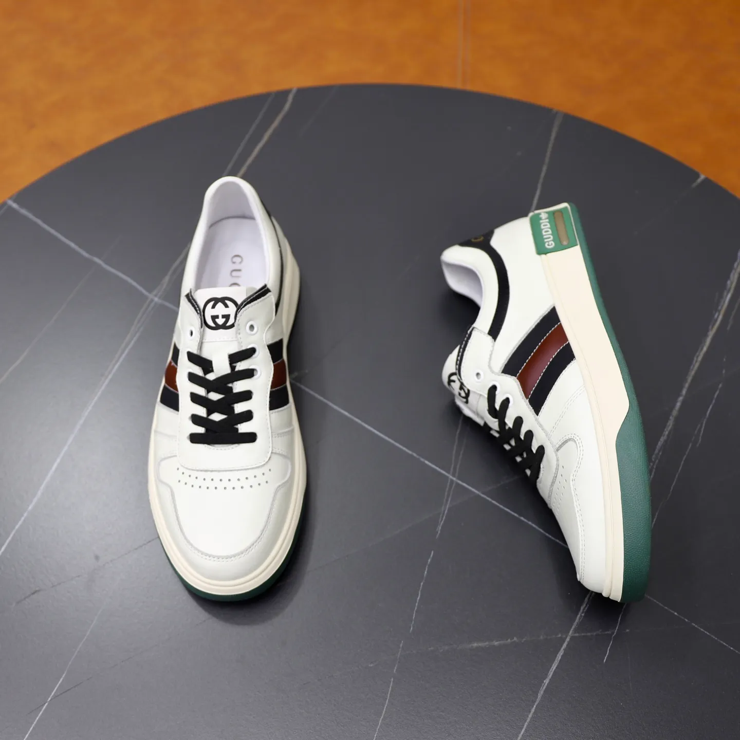 Ex-factory price: 440💰🙅‍♂️🙅‍♂️🙅‍♂️ Brand: Gucci GuCCI Standard code: 38-44 (45 customized) Grade: Same as the official website Material: Original leather splicing Comfortable and breathable pigskin lining Lightweight and wear-resistant sports outsole Style category: Men's fashionable casual shoes Running sneakers Distinguished luxury brand elements Top luxury Color: actual picture color